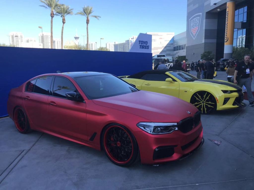 SEMA SHOW DIA 1: SINO GROUP  PREMIUM + VINIL DE EMBALAGEM DE CARRO