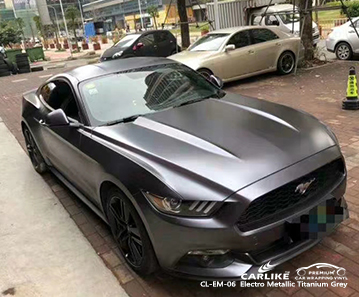 CL-EM-06 التفاف السيارة الفينيل الرمادي المعدني التيتانيوم المعدني لسيارة موستانج