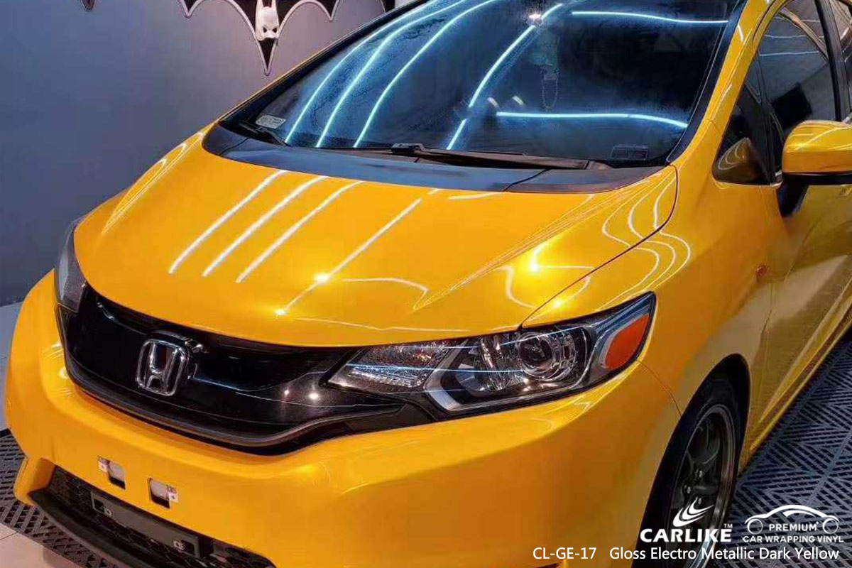 Araba camı renkli film seçmek için birkaç ana gösterge